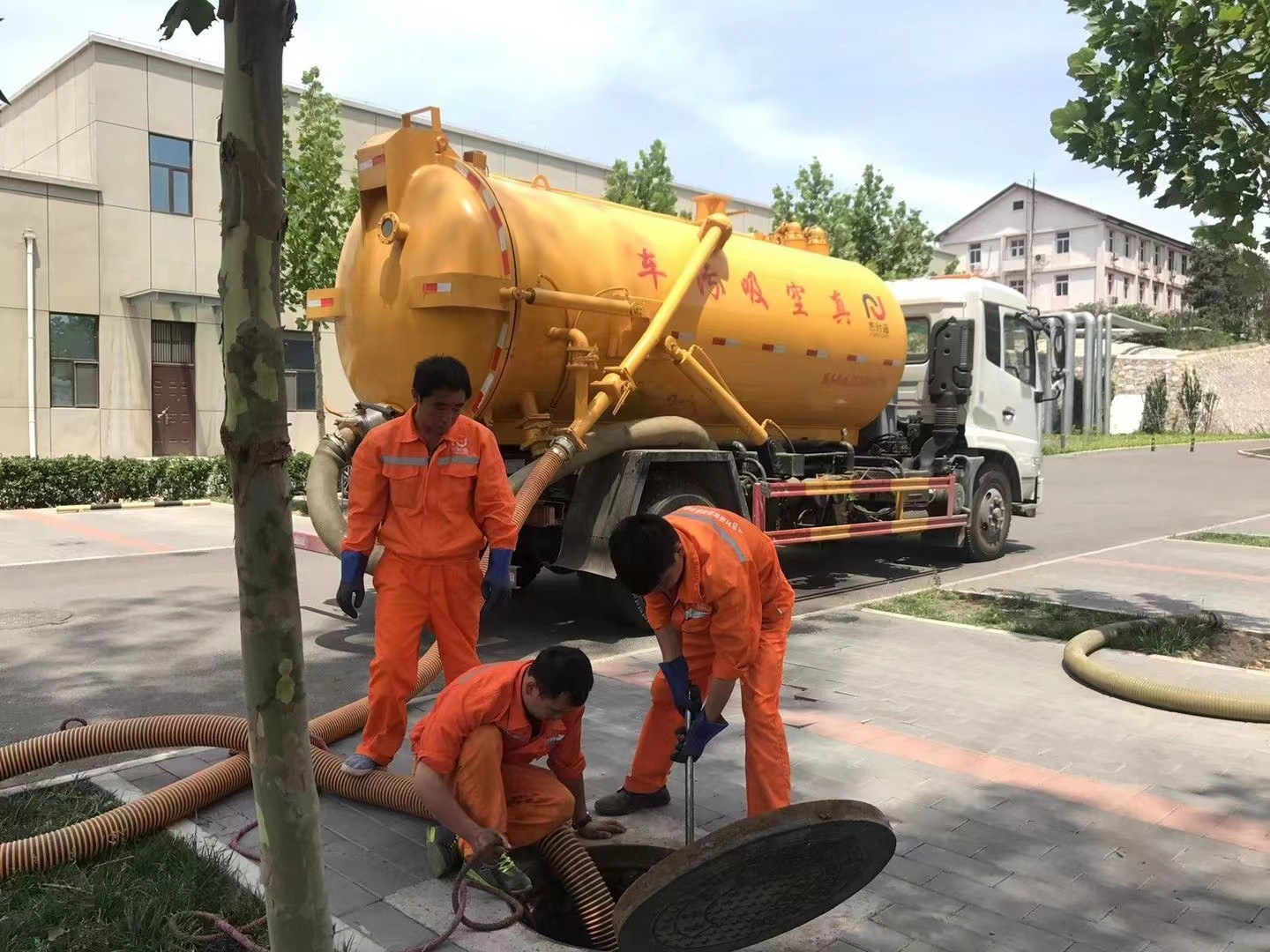 山阴化粪池清理与5-8吨吸粪车施工效率分析